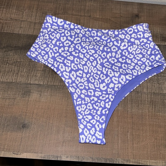 BUFFBUNNY swim two piece - Picture 4 of 6